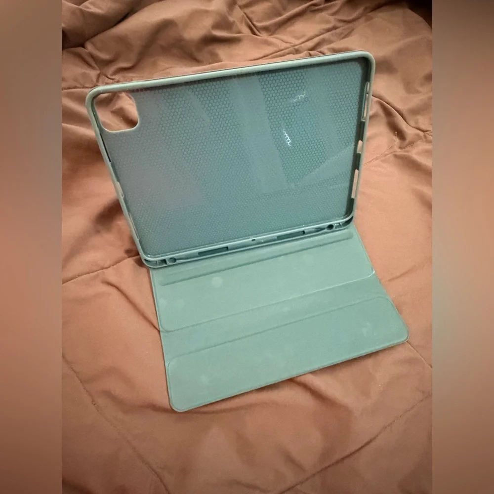 Wireless Keyboard Case for Apple iPad Pro 11-in. (4th Gen) - Green